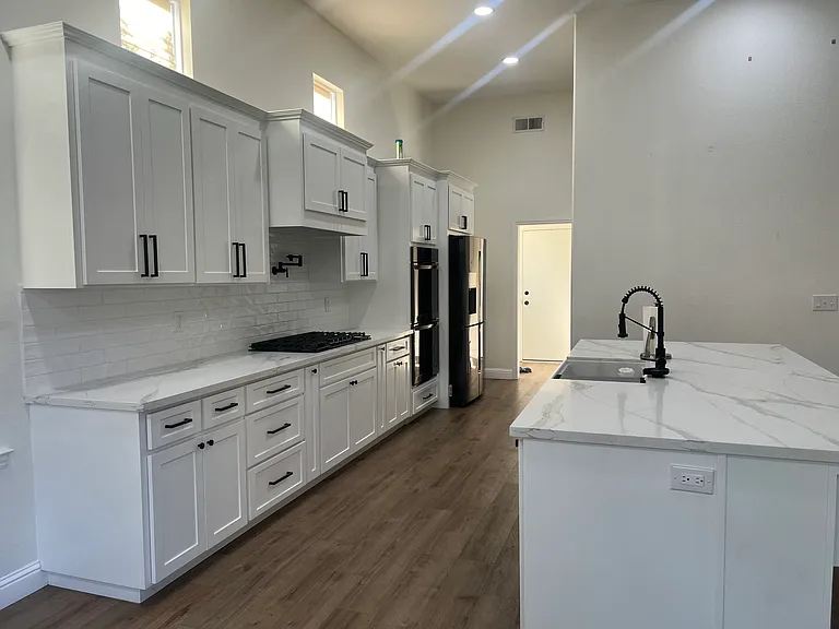 2838 Scott Ave — Photo 4