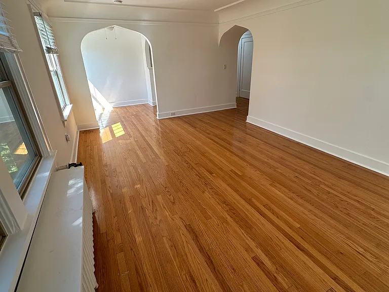 516 Summit Ave E #201 — Photo 2