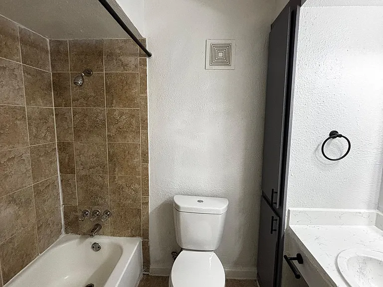 Maderas Apartments — Photo 12