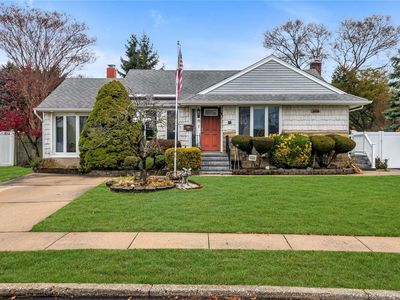 11 Shawnee Drive, Massapequa, NY, 11758