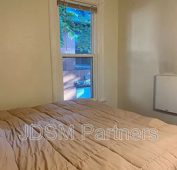 1260 Vine St #4 — Photo 17