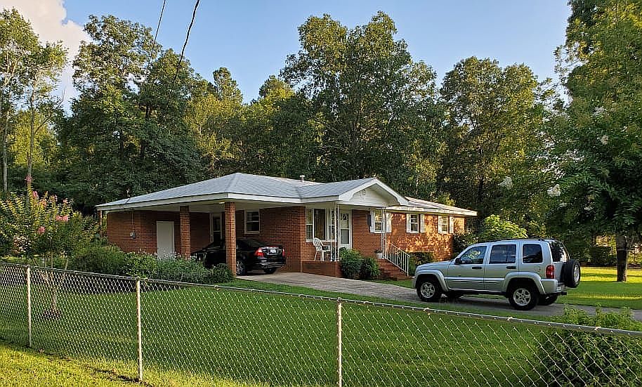 2nd image of 15 Saddle Horse Rd