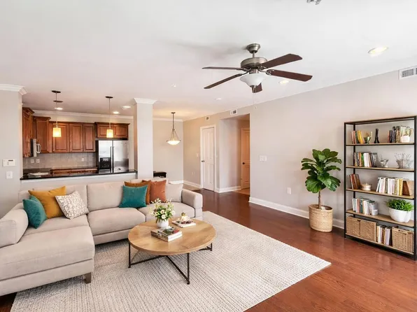 Fountain View, 238 E Lewis St #302, Greensboro, NC 27406