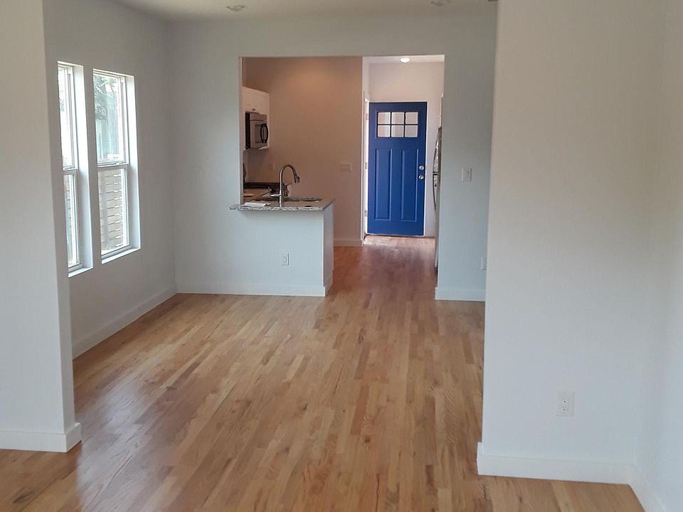 2nd image of 2000 Rosewood Ave