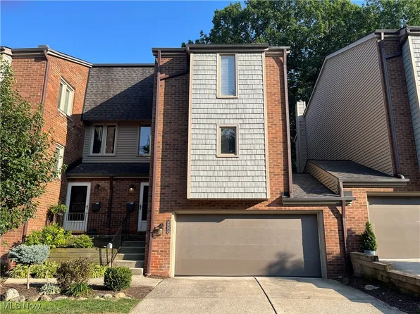 6942 W Fitzwater Rd, Brecksville, OH 44141