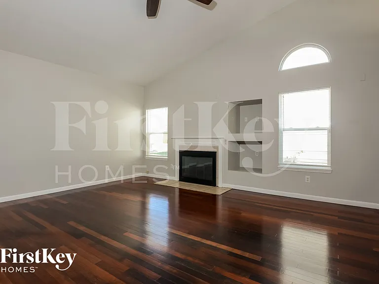 3107 Crestwell Dr — Photo 3
