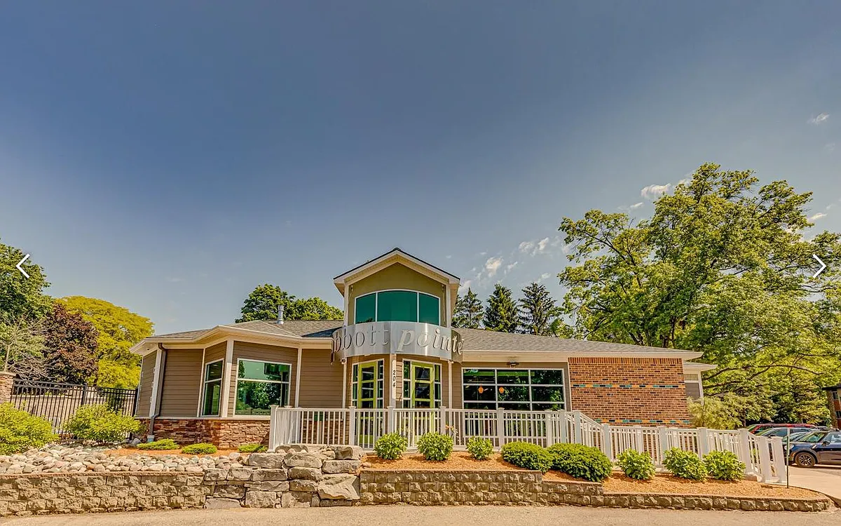 Building Photo - 102 E Pointe Ln #A-12