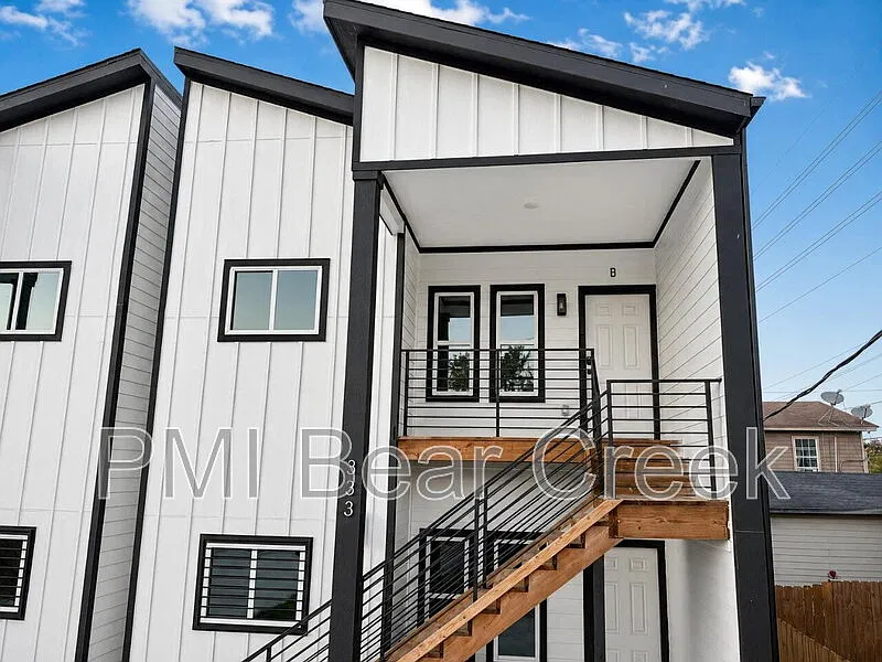 3 bed, 2.0 bath, $2,000 — Photo 1