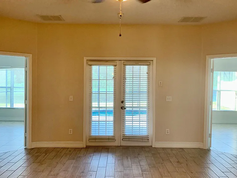 1913 Magical Ln — Photo 7