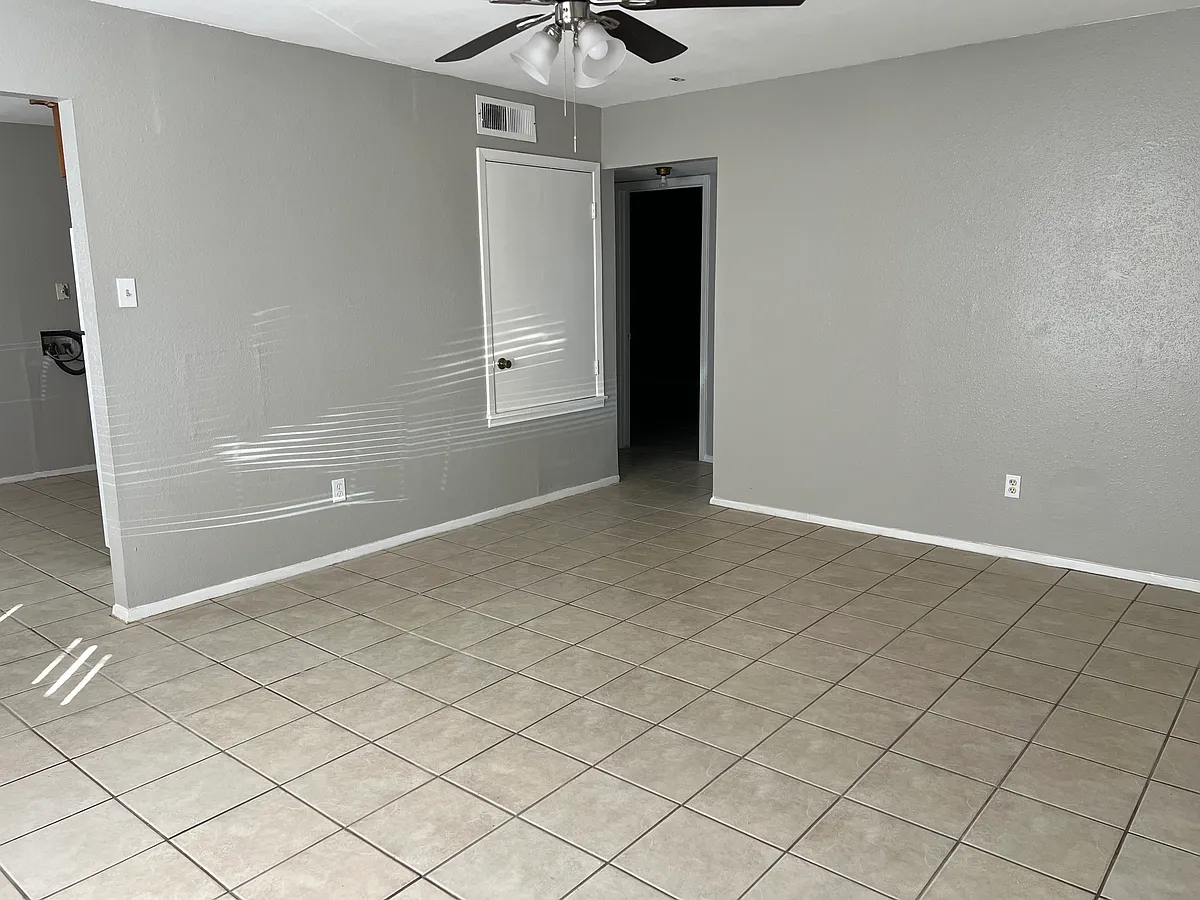 Building Photo - 917 Quetzal St #1