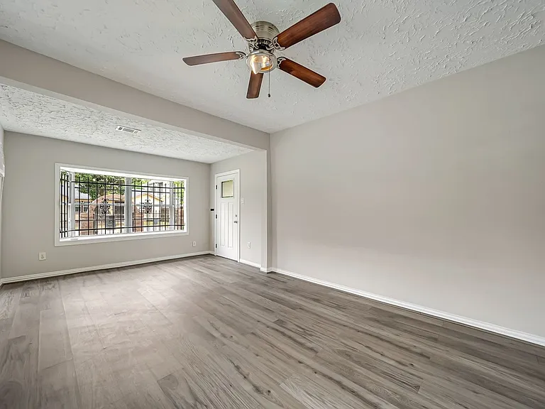 5204 Nichols St — Photo 14