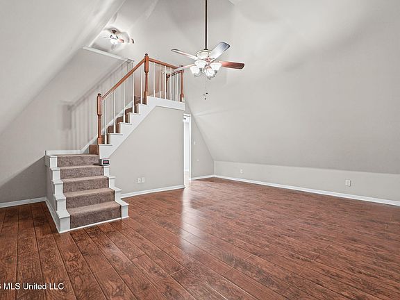 4th image of 1369 Peavine Rd