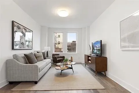 2 bed, 1.0 bath, 865 sqft, $2,500 — Photo 4