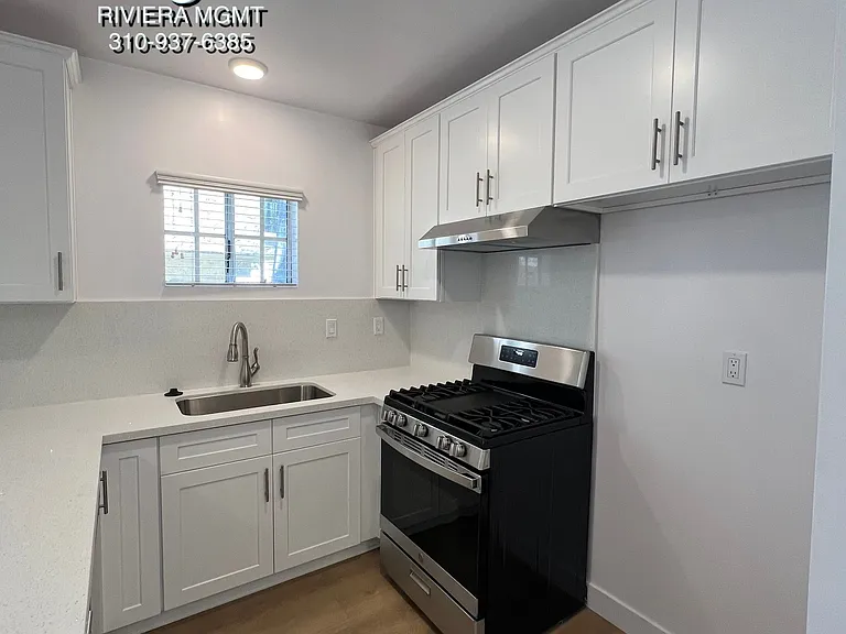 927 W 10th St #1 — Photo 19