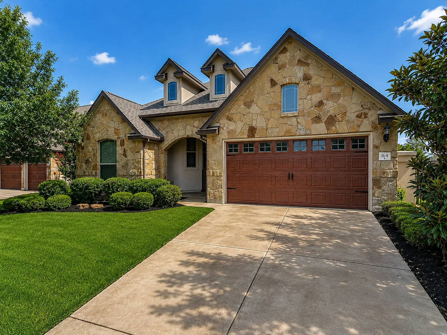 4 bed, 2392 sqft, $3,725 — Photo 2