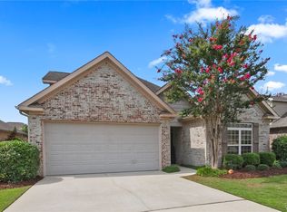 709 Greenbriar Pl, Northport, AL 35473