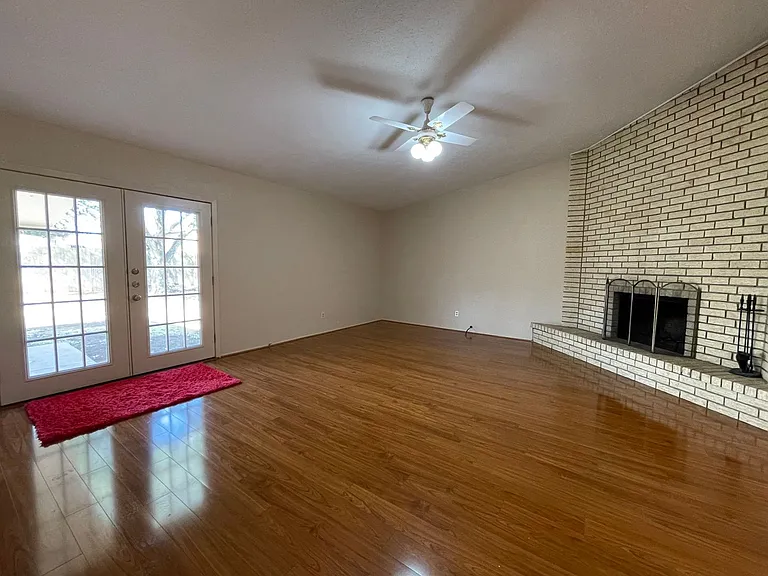 3832 Bridalwreath Dr — Photo 2