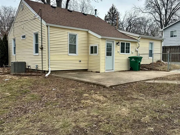 318 NW 52nd Ave, Des Moines, IA 50313