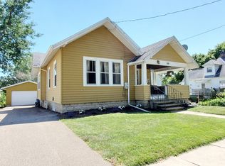 510 E McKenney St, Dixon, IL 61021