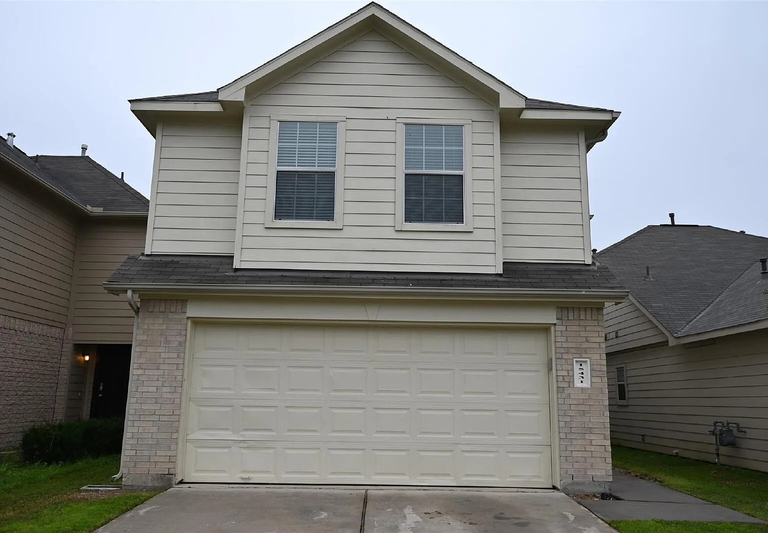 3 bed, 2.5 bath, 2050 sqft, $1,825 — Photo 2