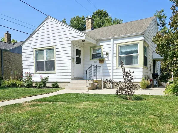 1220 East Roadsmeet STREET, Milwaukee, WI 53212