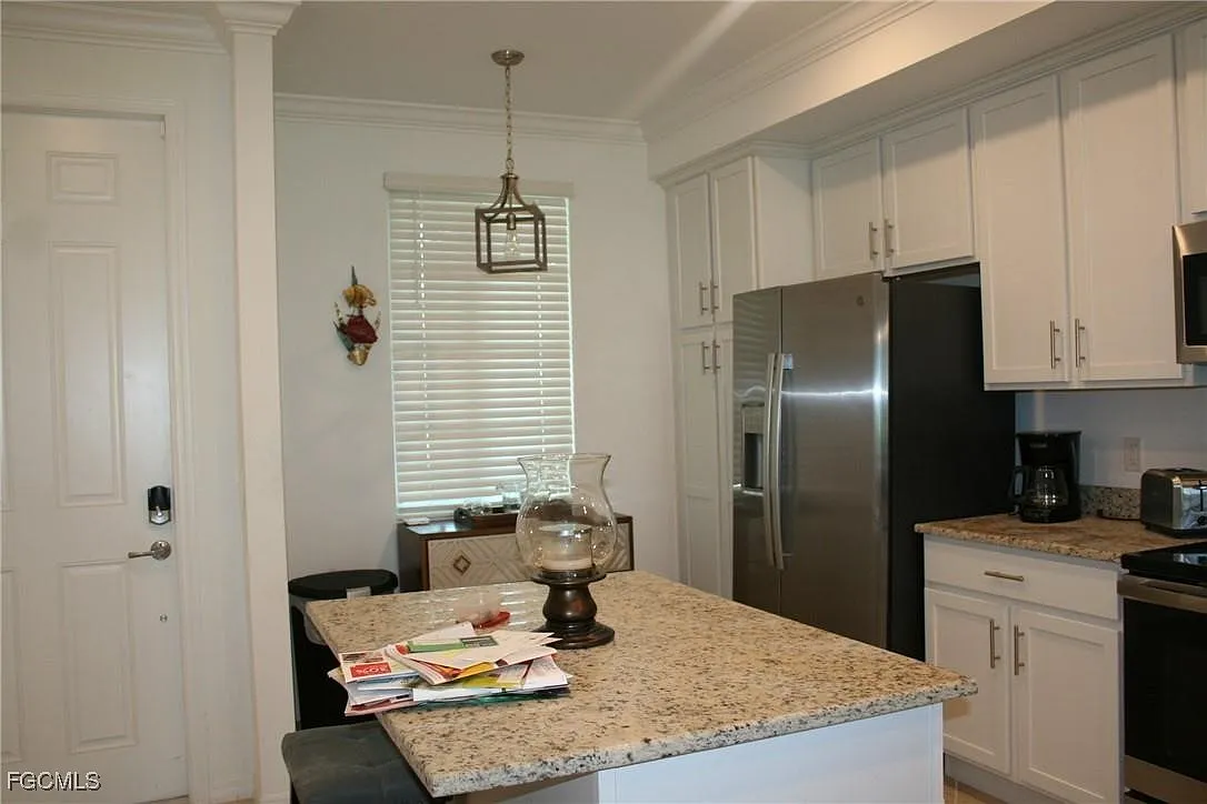 2 bed, 2.0 bath, 1154 sqft, $2,500 — Photo 2