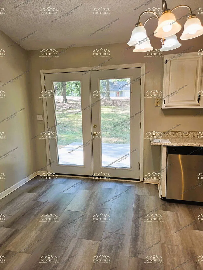 3 bed, 2.0 bath, 1142 sqft, $1,495 — Photo 3