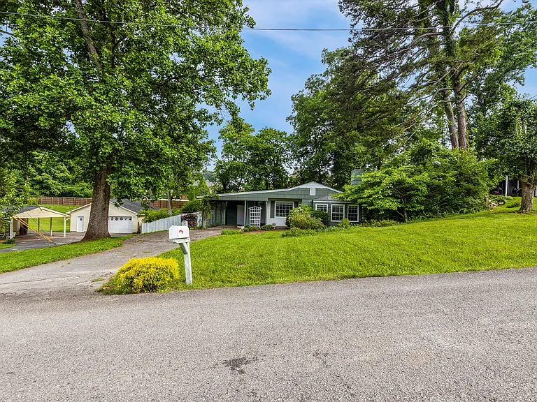 1125 Timbergrove Dr — Photo 2