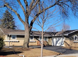 1116 E Marquette Ave, Oak Creek, WI 53154
