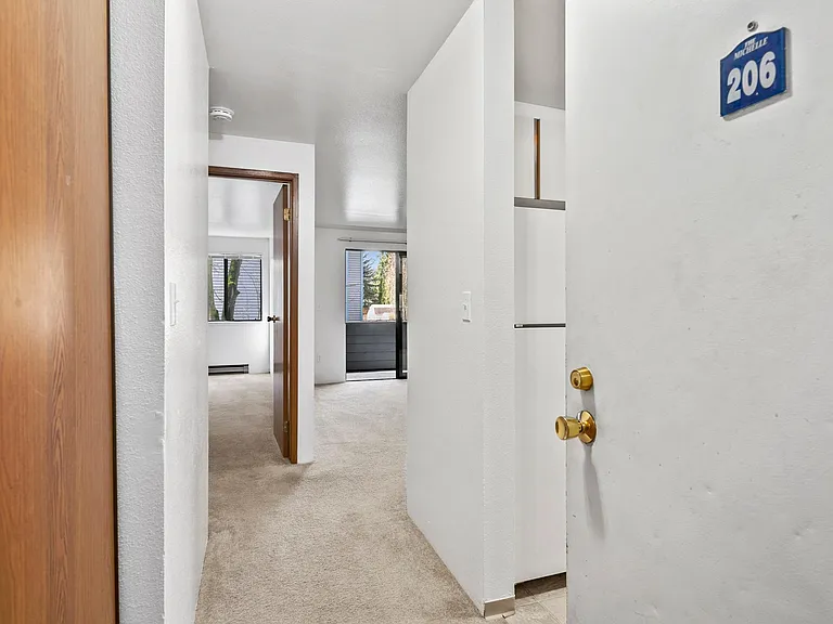Michelle Apartments — Photo 29