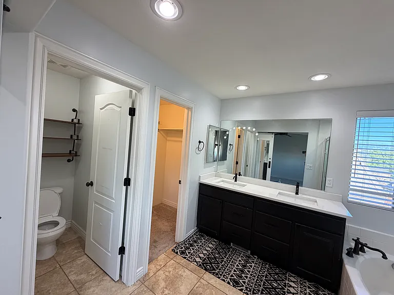 2769 W Shady Hollow Ln — Photo 16