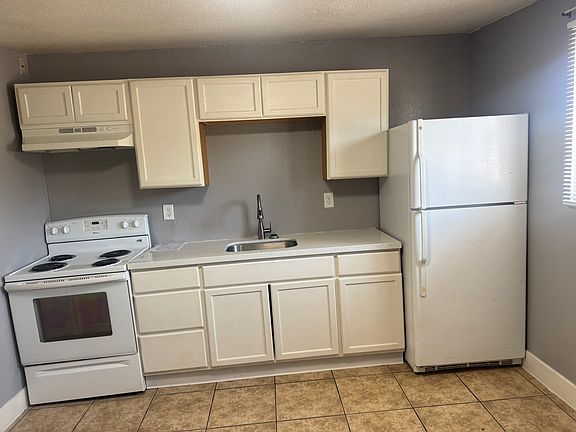 3rd image of 9420 W Van Buren St #11