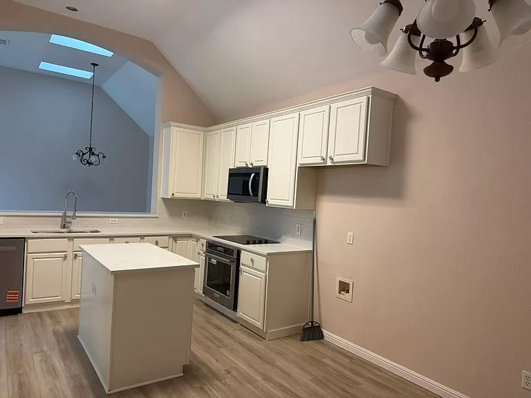 8445 Grand Canyon Dr — Photo 7