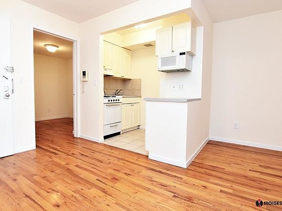 3rd image of 238 E 77th St APT 4B