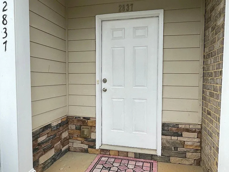 2837 Laurel Ridge Cir — Photo 3