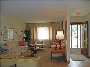 3rd image of 4806 Almont Dr