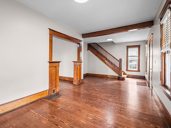 4th image of 443 Hall St SE