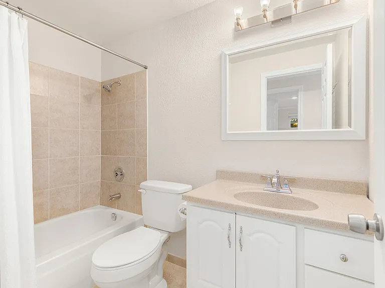 14200 NE 171st St #E101 — Photo 13