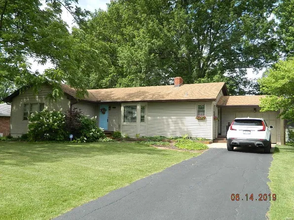 4810 Longview Ave, Godfrey, IL 62035