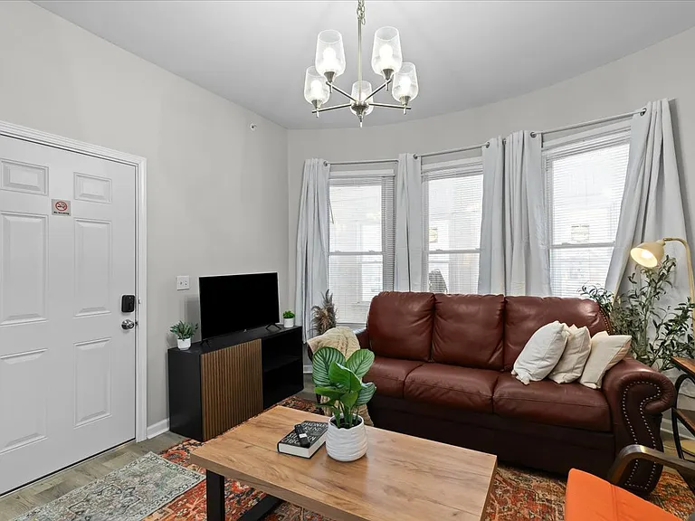 558 Marston St #1 — Photo 4