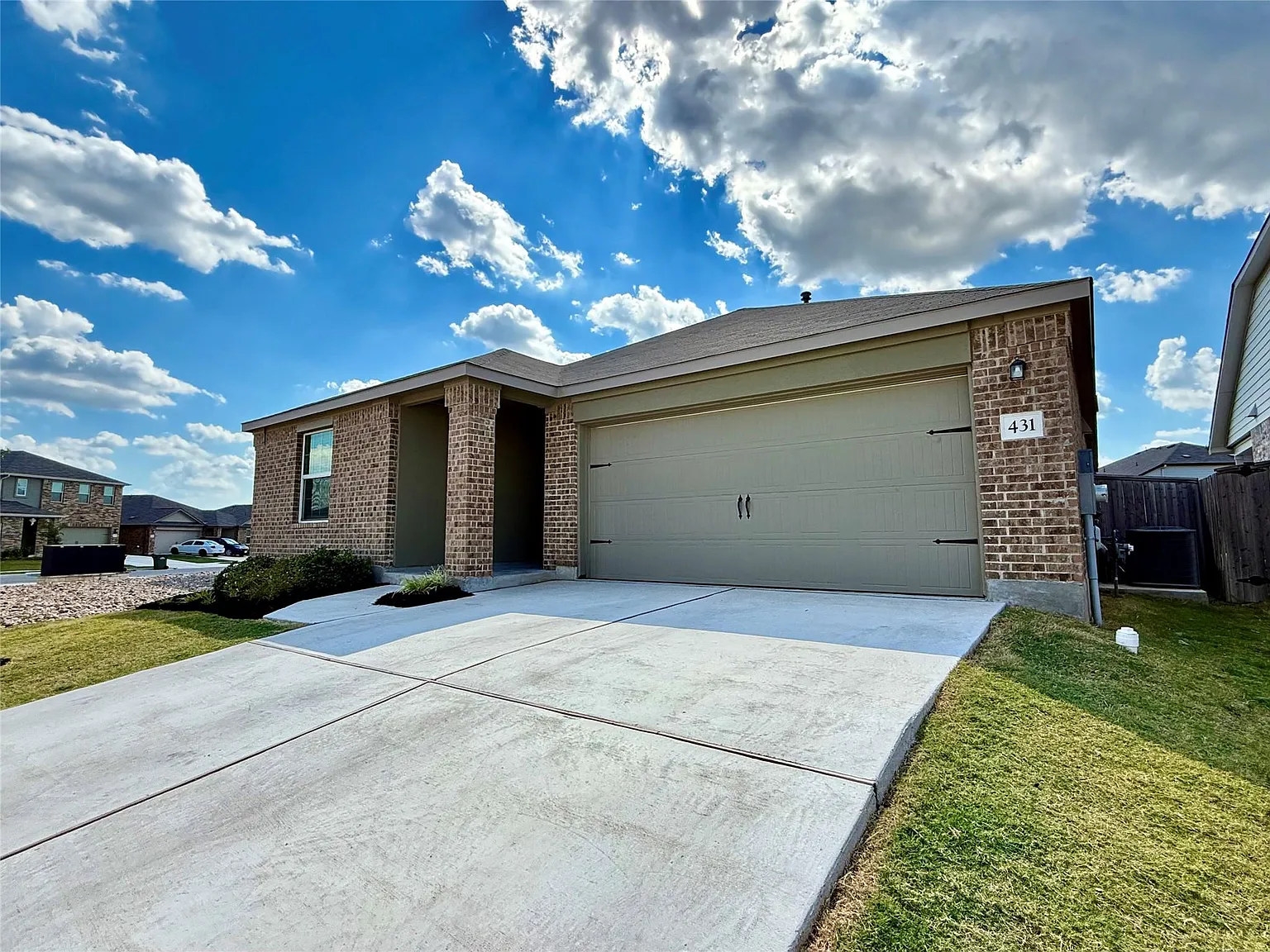 4 bed, 2.0 bath, 1662 sqft, $1,900 — Photo 3