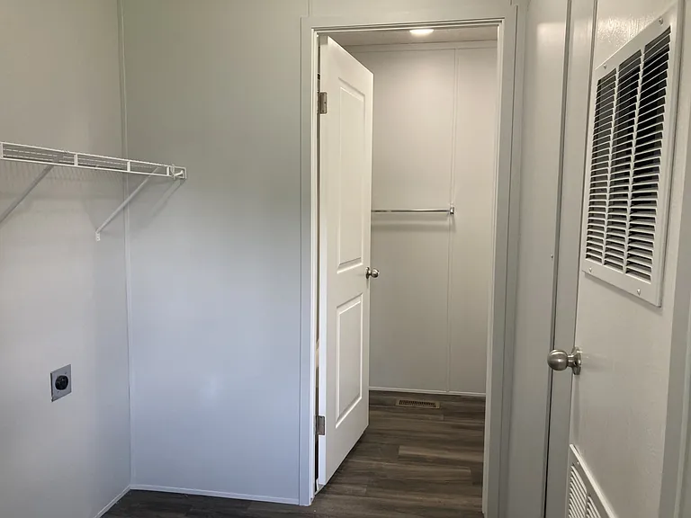 897 S Oak Brook Pl — Photo 10