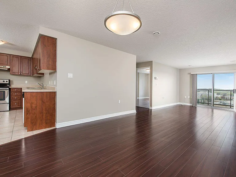 245 Lena Cres — Photo 7