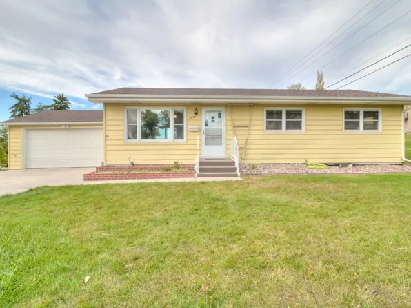 2906 Tomahawk Dr, Rapid City, SD 57702