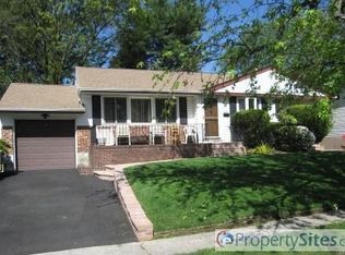71 Florence Dr, Syosset, NY 11791