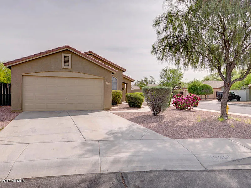 3 bed, 2.0 bath, 1252 sqft, $2,295 — Photo 2