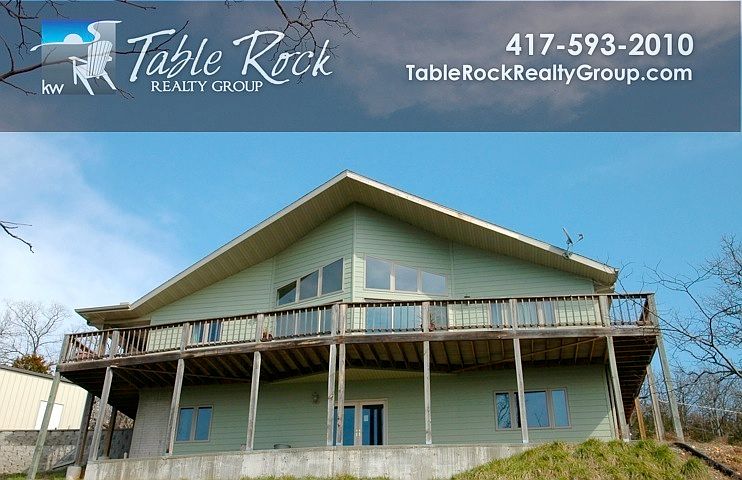 Expansive Deck to Lake
