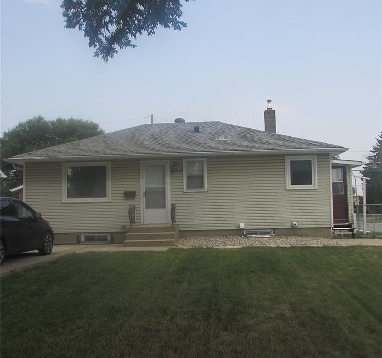 1st image of 1240 10th AVENUE E