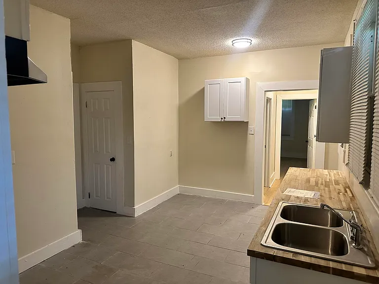 1683 Walker Ave — Photo 8