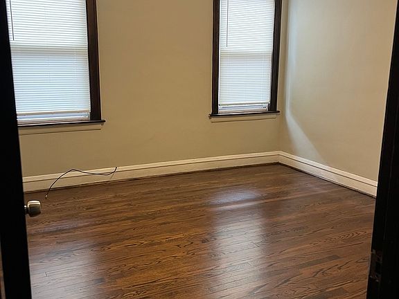 5th image of 6615 S Sacramento Ave #2N